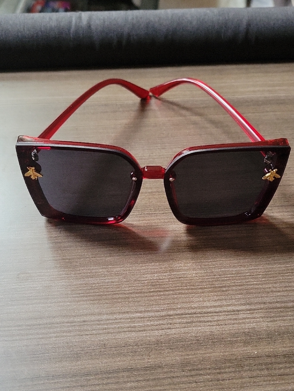 Stylish Red Square Women's Sunglasses with Gold Bee Accent